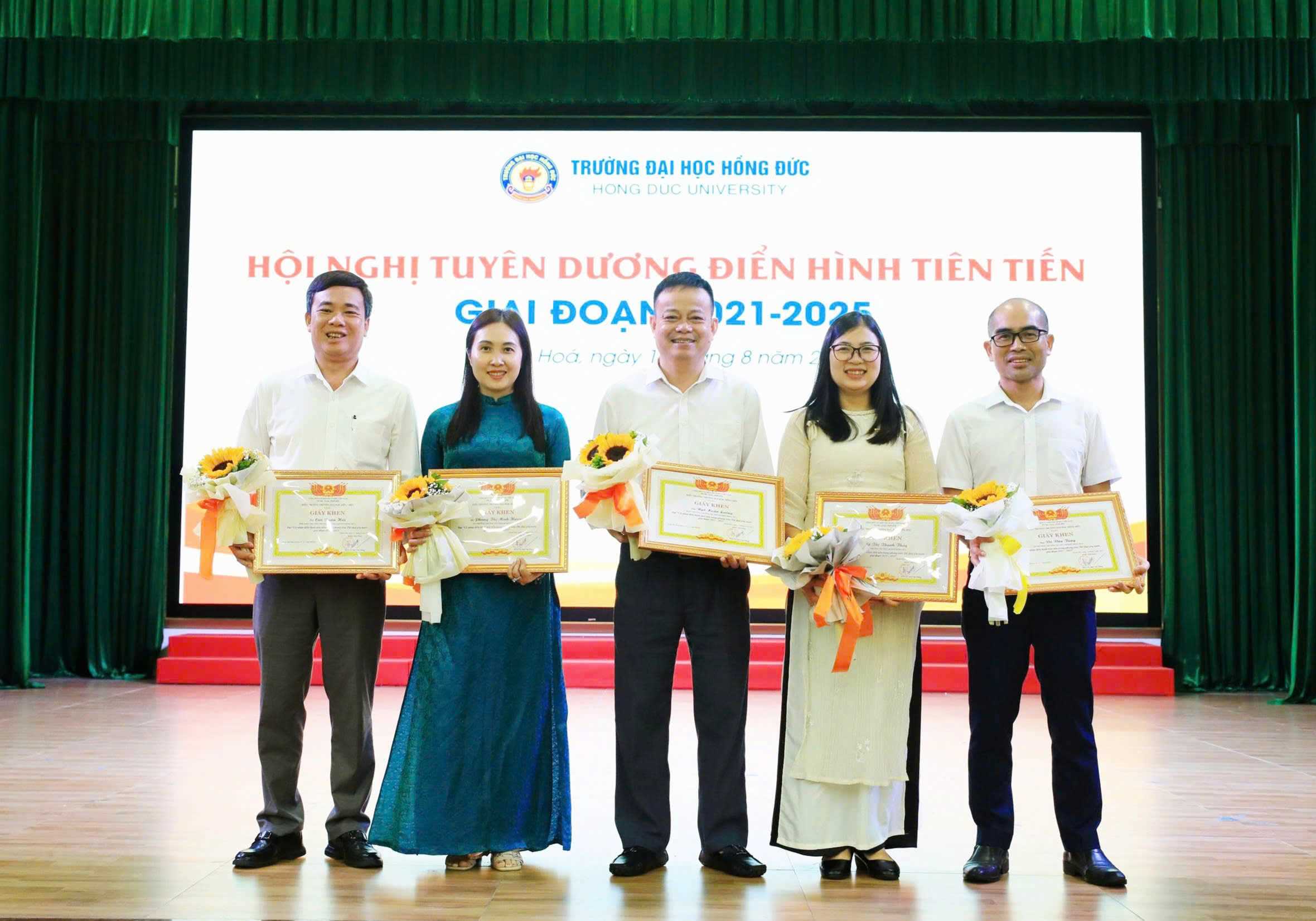 HỘI NGHỊ TUYÊN DƯƠNG GƯƠNG ĐIỂN HÌNH TIÊN TIẾN GIAI ĐOẠN 2021- 2025 